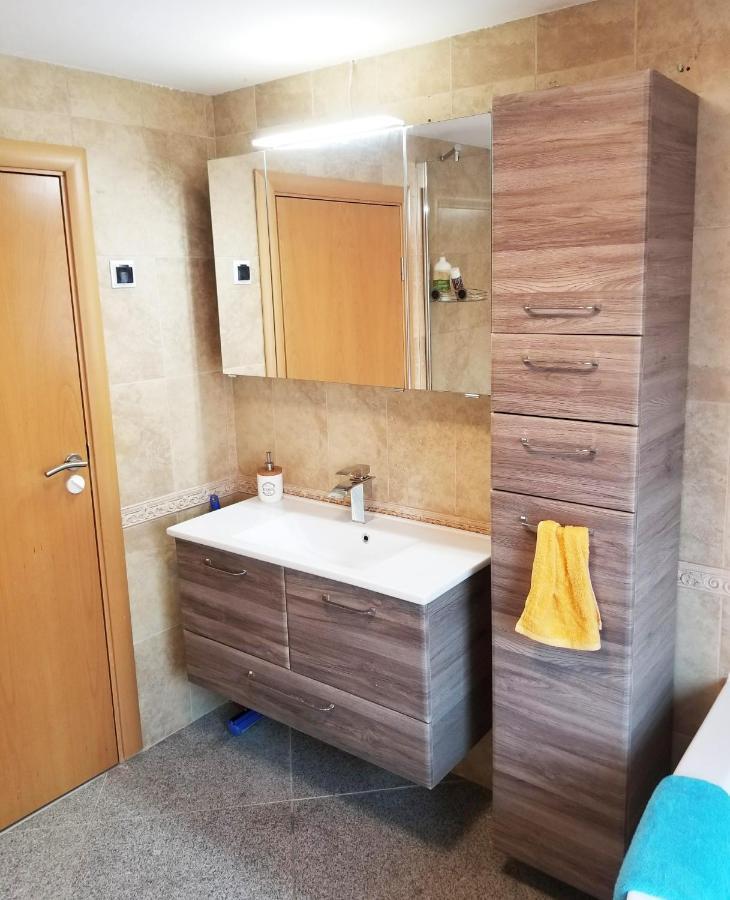 A Spacious 3 Bedroom Apartment In Bad Abbach/Regensburg Exterior foto